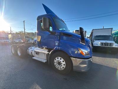 Freightliner Cascadia 116 Day Cab Truck - 435HP, 12 Speed Automatic