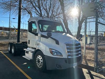 Freightliner Cascadia 116 Single Axle Day Cab Truck - 450HP, 12 Speed Automatic