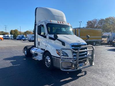 Freightliner Cascadia 116 Single Axle Day Cab Truck - 410HP, 12 Speed Automatic