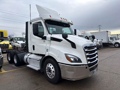 Freightliner Cascadia 116 Day Cab Truck - 435HP, 12 Speed Automatic