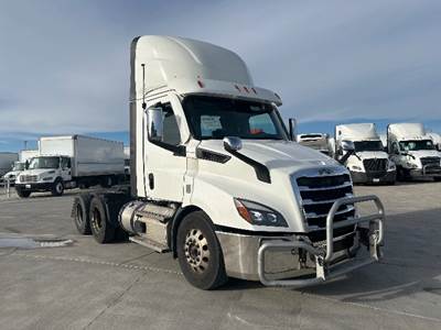 Freightliner Cascadia 116 Day Cab Truck - 470HP, 12 Speed Automatic