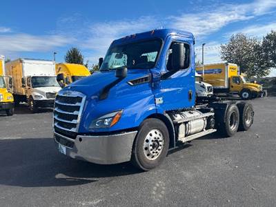 Freightliner Cascadia 116 Day Cab Truck - 435HP, 12 Speed Automatic
