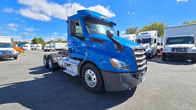 Freightliner Cascadia 116 Day Cab Truck - 450HP, 12 Speed Automatic