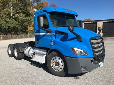 Freightliner Cascadia 116 Day Cab Truck - 450HP, 12 Speed Automatic
