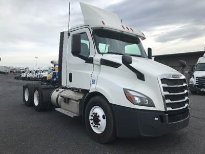 Freightliner Cascadia 116 Day Cab Truck - 435HP, 12 Speed Automatic