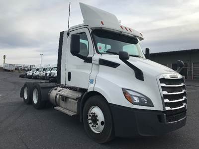 Freightliner Cascadia 116 Day Cab Truck - 435HP, 12 Speed Automatic