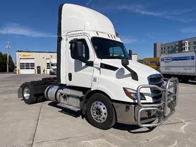 Freightliner Cascadia 116 Single Axle Day Cab Truck - 410HP, 12 Speed Automatic