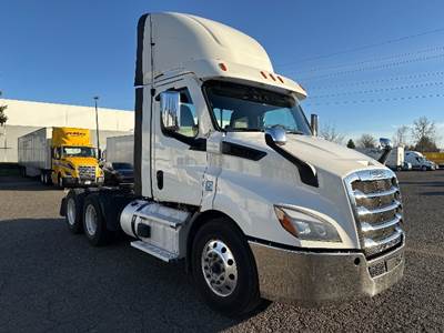 Freightliner Cascadia 116 Day Cab Truck - 470HP, 12 Speed Automatic
