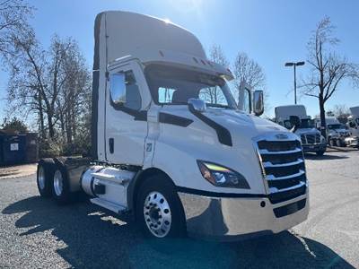 Freightliner Cascadia 116 Day Cab Truck - 470HP, 12 Speed Automatic