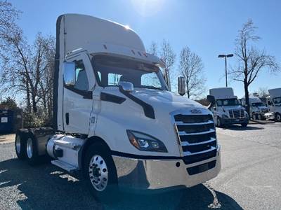 Freightliner Cascadia 116 Day Cab Truck - 470HP, 12 Speed Automatic