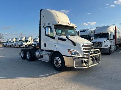 Freightliner Cascadia 116 Day Cab Truck - 470HP, 12 Speed Automatic