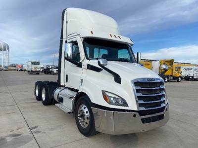 Freightliner Cascadia 116 Day Cab Truck - 470HP, 12 Speed Automatic