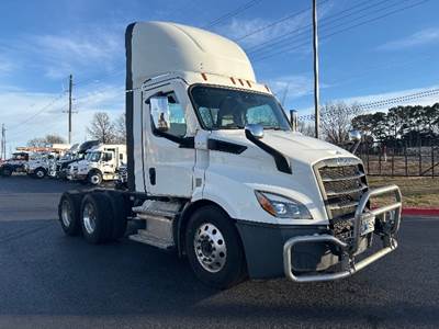 Freightliner Cascadia 116 Day Cab Truck - 410HP, 12 Speed Automatic