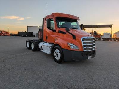 Freightliner Cascadia 116 Day Cab Truck - 450HP, 12 Speed Automatic