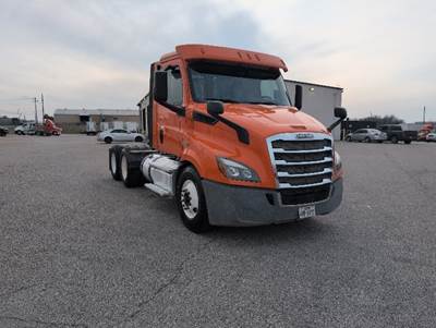 Freightliner Cascadia 116 Day Cab Truck - 450HP, 12 Speed Automatic