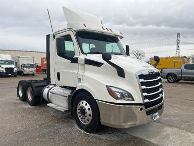 Freightliner Cascadia 116 Day Cab Truck - 435HP, 12 Speed Automatic
