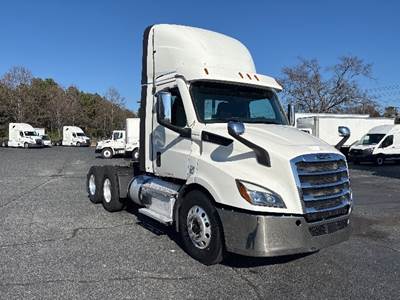 Freightliner Cascadia 116 Day Cab Truck - 470HP, 12 Speed Automatic