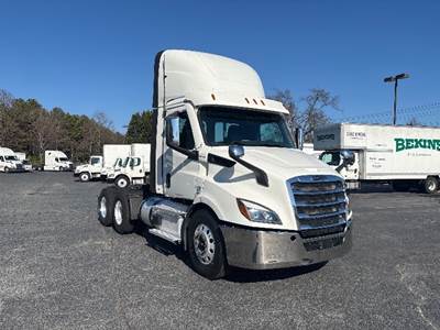 Freightliner Cascadia 116 Day Cab Truck - 470HP, 12 Speed Automatic