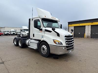 Freightliner Cascadia 116 Day Cab Truck - 435HP, 12 Speed Automatic