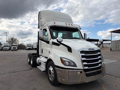 Freightliner Cascadia 116 Day Cab Truck - 470HP, 12 Speed Automatic