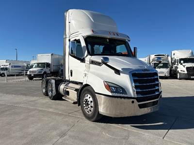 Freightliner Cascadia 116 Day Cab Truck - 470HP, 12 Speed Automatic