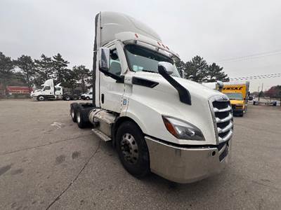 Freightliner Cascadia 116 Day Cab Truck - 470HP, 12 Speed Automatic