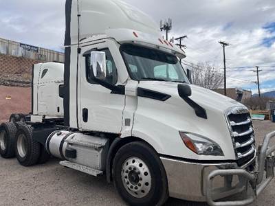 Freightliner Cascadia 116 Day Cab Truck - 470HP, 12 Speed Automatic