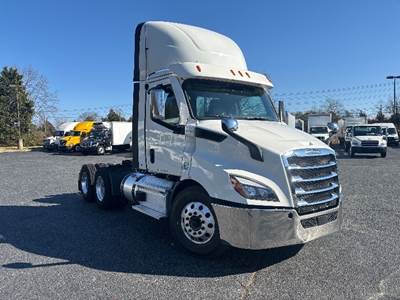Freightliner Cascadia 116 Day Cab Truck - 470HP, 12 Speed Automatic