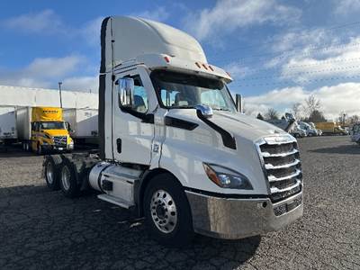 Freightliner Cascadia 116 Day Cab Truck - 470HP, 12 Speed Automatic