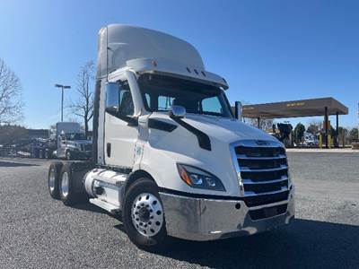Freightliner Cascadia 116 Day Cab Truck - 470HP, 12 Speed Automatic