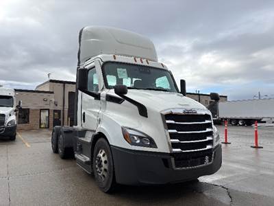 Freightliner Cascadia 116 Day Cab Truck - 470HP, 12 Speed Automatic