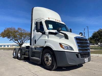 Freightliner Cascadia 116 Day Cab Truck - 450HP, 12 Speed Automatic