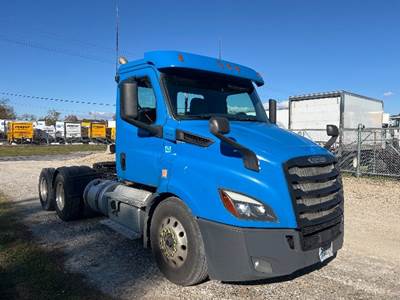 Freightliner Cascadia 116 Day Cab Truck - 450HP, 12 Speed Automatic