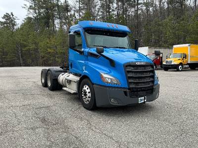 Freightliner Cascadia 116 Day Cab Truck - 450HP, 12 Speed Automatic