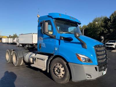 Freightliner Cascadia 116 Day Cab Truck - 450HP, 12 Speed Automatic