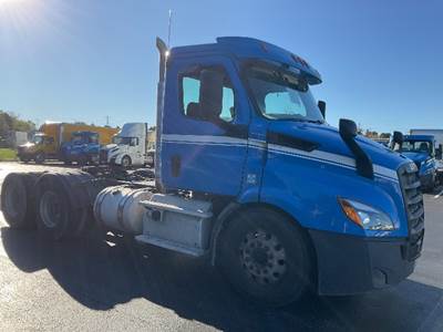 Freightliner Cascadia 116 Day Cab Truck - 450HP, 12 Speed Automatic
