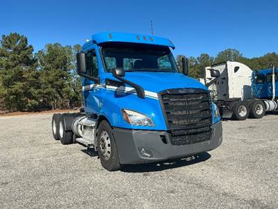 Freightliner Cascadia 116 Day Cab Truck - 450HP, 12 Speed Automatic