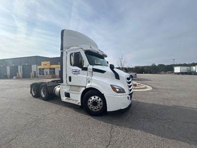 Freightliner Cascadia 116 Day Cab Truck - 435HP, 12 Speed Automatic
