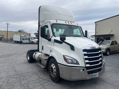 Freightliner Cascadia 116 Single Axle Day Cab Truck - 410HP, 12 Speed Automatic