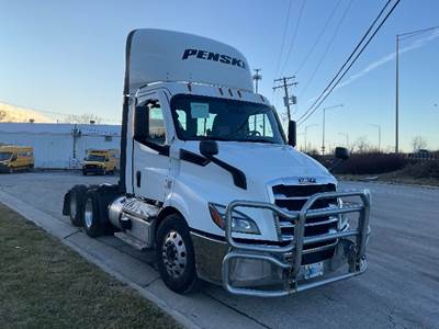Freightliner Cascadia 116 Day Cab Truck - 435HP, 12 Speed Automatic
