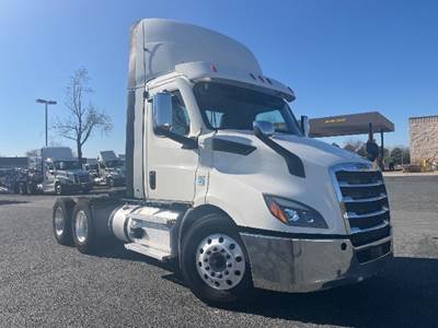 Freightliner Cascadia 116 Day Cab Truck - 470HP, 12 Speed Automatic