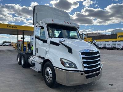 Freightliner Cascadia 116 Day Cab Truck - 470HP, 12 Speed Automatic