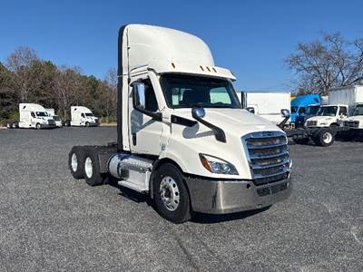 Freightliner Cascadia 116 Day Cab Truck - 470HP, 12 Speed Automatic