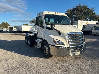 Freightliner Cascadia 116 Day Cab Truck - 435HP, 12 Speed Automatic