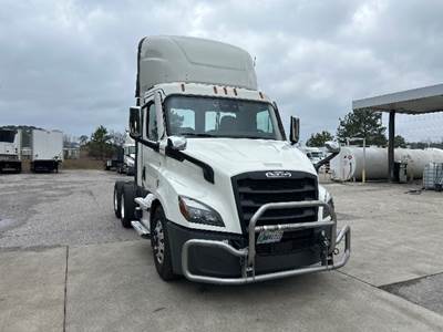 Freightliner Cascadia 116 Day Cab Truck - 410HP, 12 Speed Automatic