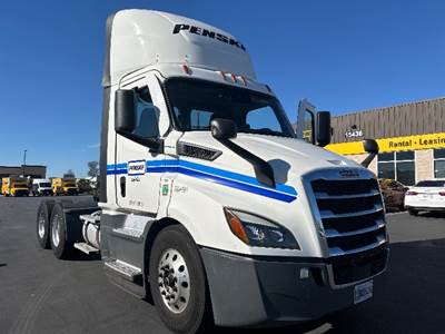Freightliner Cascadia 116 Single Axle Day Cab Truck - 450HP, 12 Speed Automatic