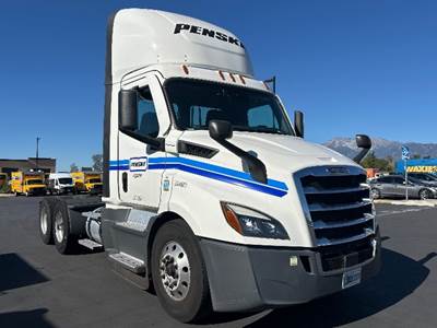 Freightliner Cascadia 116 Single Axle Day Cab Truck - 450HP, 12 Speed Automatic