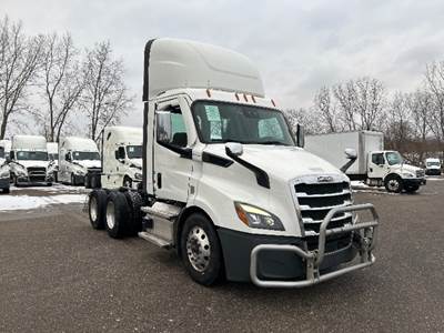 Freightliner Cascadia 116 Day Cab Truck - 410HP, 12 Speed Automatic