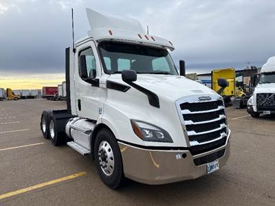 Freightliner Cascadia 116 Day Cab Truck - 435HP, 12 Speed Automatic