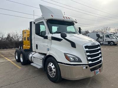 Freightliner Cascadia 116 Day Cab Truck - 435HP, 12 Speed Automatic